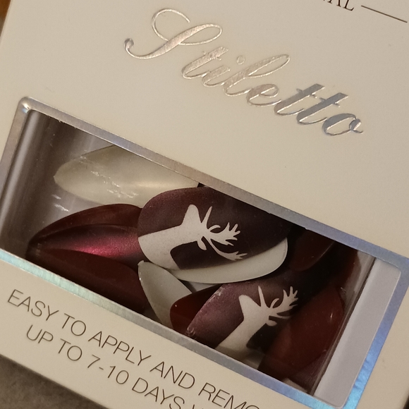 NWT!! 3 Sets of Christmas Press-On Nails - Picture 4 of 10